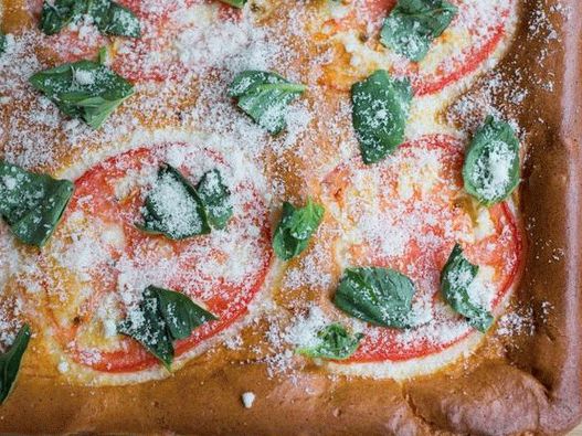 Foto Como cozinhar focaccia ao ar (pão sem farinha)