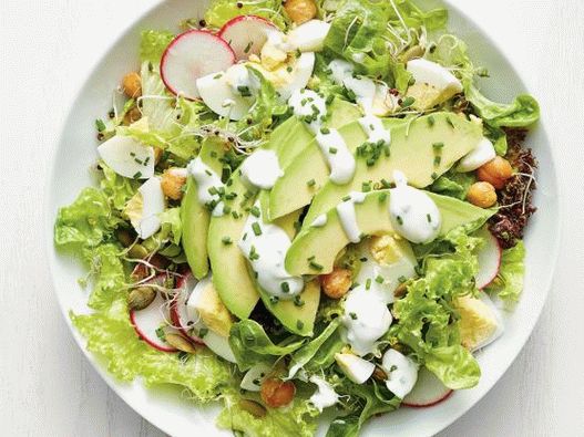 Foto salada da Califórnia com ovos