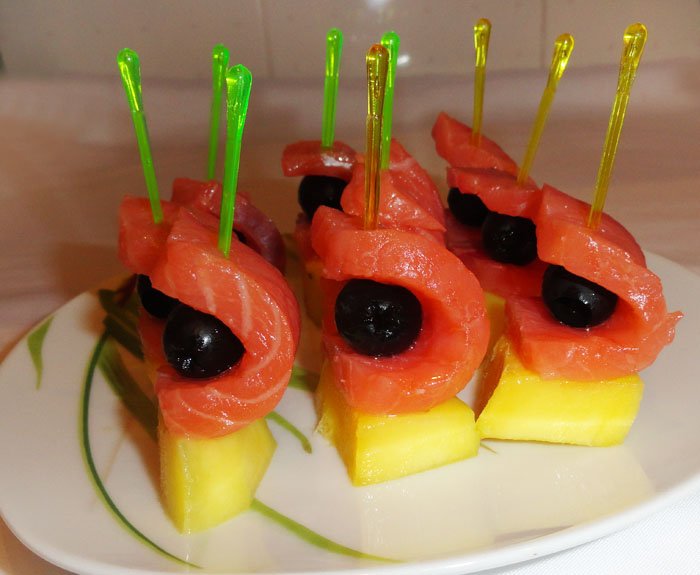 Canapés de salmão com manga