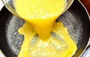 Canapé com omelete