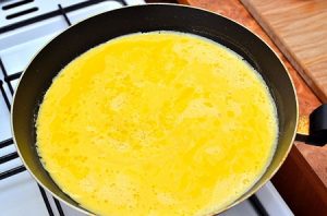 Canapé com omelete