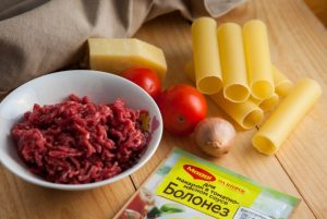 Canelones à bolonhesa