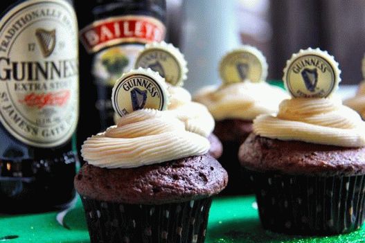 Foto de Cupcakes na cerveja escura com creme