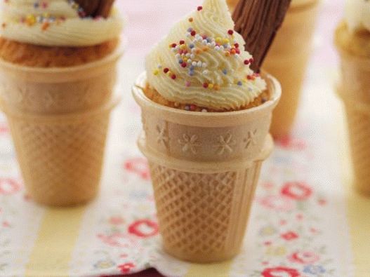 Foto de Cupcakes com caramelo condensado em copos de waffle