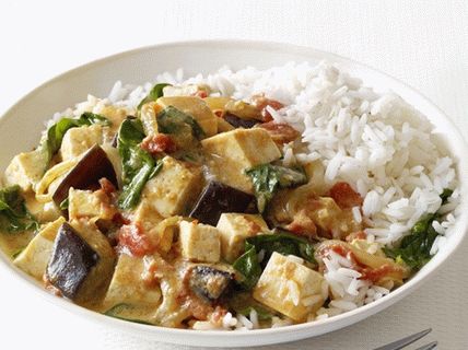 Foto de curry de berinjela com tofu