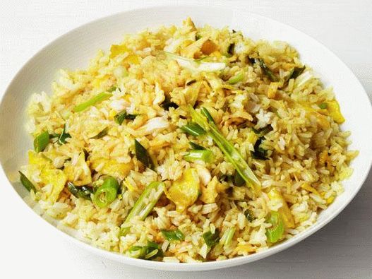 Foto de curry com arroz frito