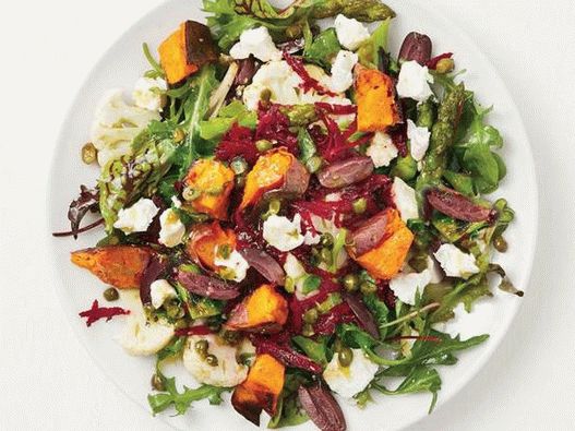 Foto salada de batata com aspargos grelhados