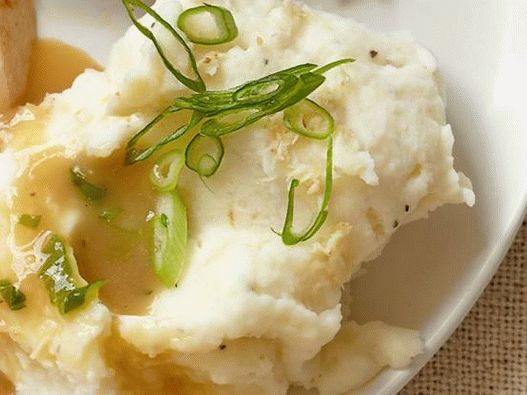 Foto Purê de batata com rábano e cebola verde