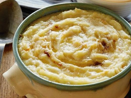 Foto purê de batatas com alho assado