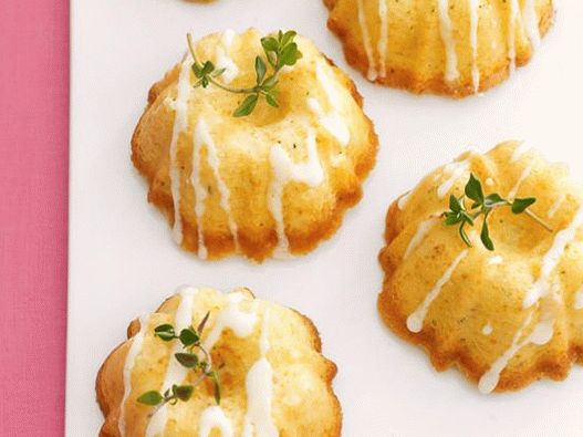 Muffins de fotos com tomilho e esmalte de limão