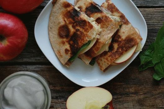 Foto de Quesadilla com queijo brie e maçã