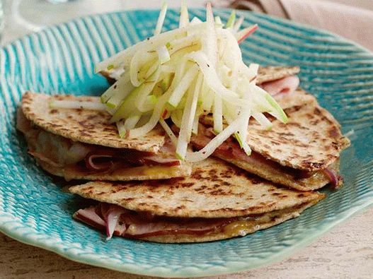Foto de Quesadilla com presunto e maçãs
