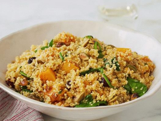 Foto de quinoa com abóbora assada, espinafre e tomilho