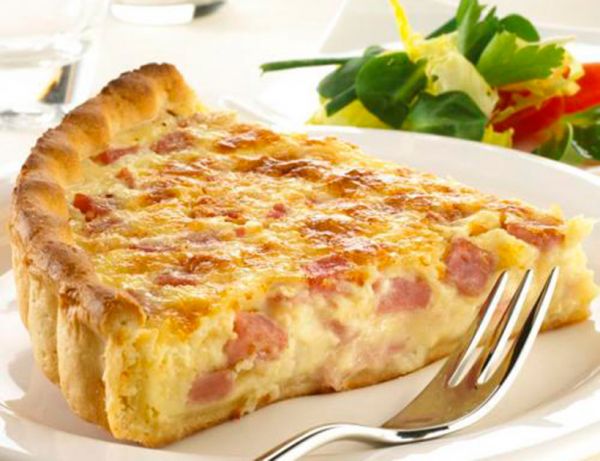 Quiche com queijo e bacon