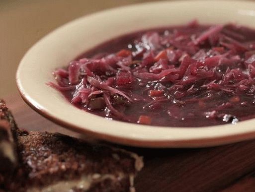 Foto de sopa de repolho roxo agridoce