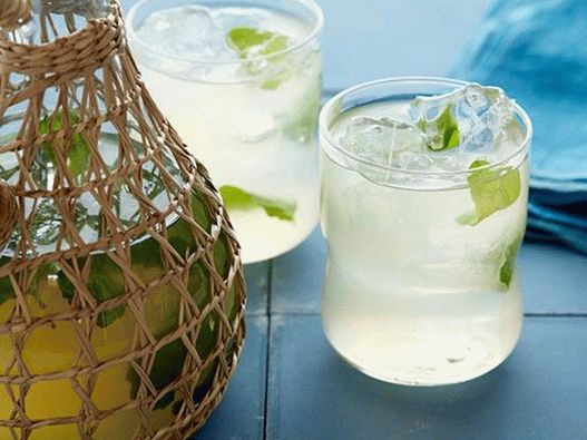 Fotografia de coquetel - Limonada de hortelã com rum
