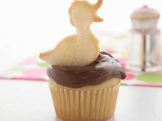 Photo Classic cupcakes de baunilha com creme de chocolate
