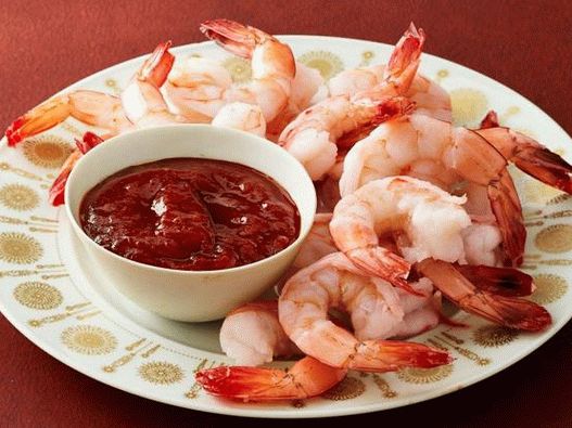 Foto coquetel de camarão com molho de gengibre picante