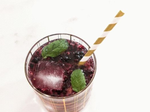 Photo Cocktail com amora e pimenta preta