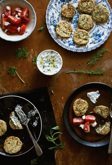 Foto de Kolokifokeftedes (tartes de abobrinha grega)