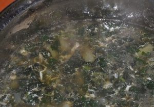 Sopa de urtiga com ovo