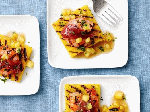 Foto de camarão em bacon com molho de polenta e abacaxi
