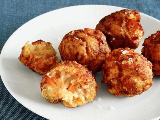 Croquetes de salmão com foto no café da manhã