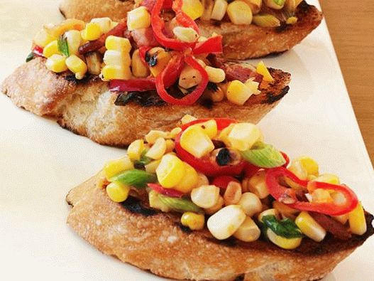 Foto de Crostini com bacon e milho grelhado