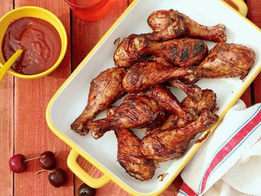 Coxinhas de frango grelhado com molho barbecue de cereja