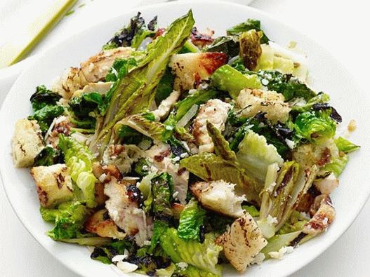 Frango grelhado, alface focaccia e romaine com molho Caesar