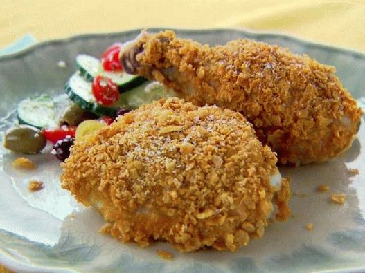 Foto de frango empanado com flocos de milho no forno