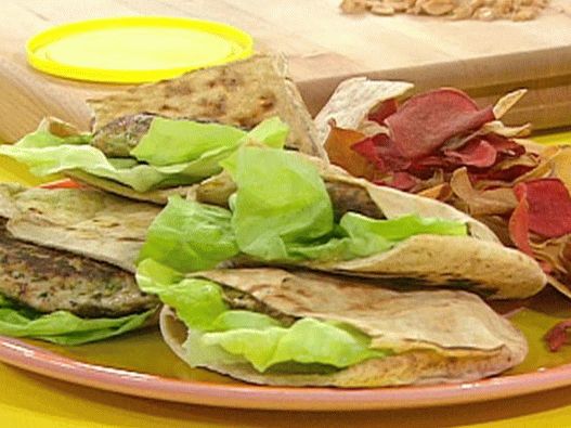 Foto, de, costeletas frango, com, molho chutney, em, pita