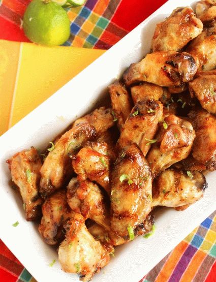 Foto de asas de frango marinadas e assadas em molho habanero