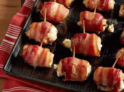 Foto de nuggets de frango embrulhados em bacon