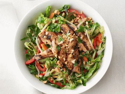 Foto de salada de frango tailandesa