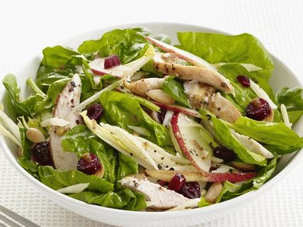 Foto salada de frango com espinafre e queijo Gruyère