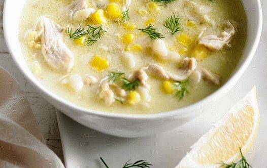 Foto sopa de galinha com pasta de milho e orzo
