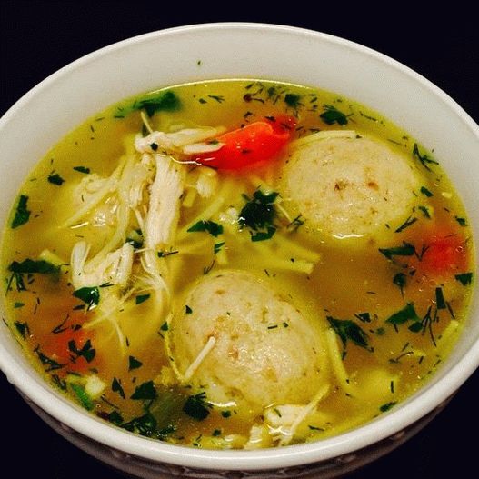 Foto Sopa de galinha com legumes e bolinhos