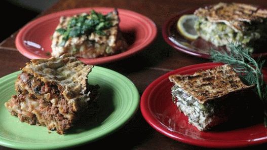 Foto de lasanha de cordeiro e tortilhas de matzo