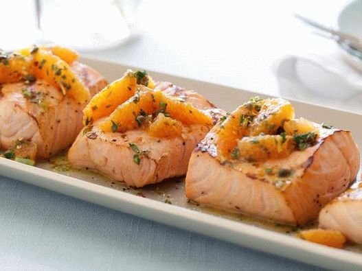 Salmão com molho cítrico de salsa verde