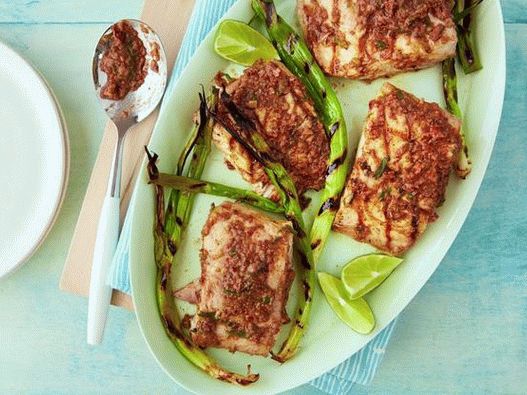 Mahi mahi peixe grelhado em marinada picante