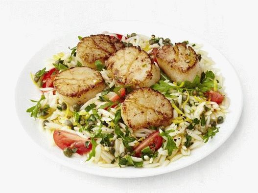 Foto pasta de limão Orzo com vieiras