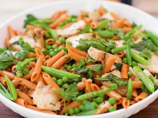 Foto Pasta de limão com frango, ervilha e espinafre