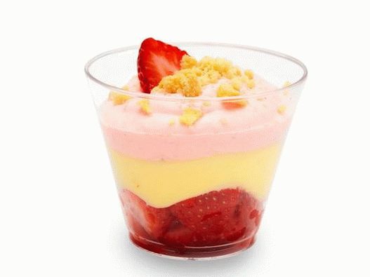 Foto pudim de limão com chantilly de morango