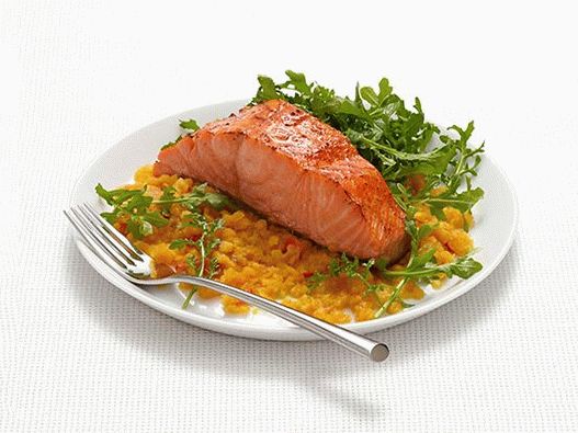 Foto salmão com lentilhas e curry