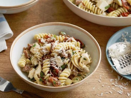 Foto do prato - Fusilli com carne picada, alcachofra e tomate seco ao sol