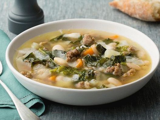 Foto do prato - Sopa de feijão com carne picada e rapini
