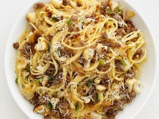 Foto do prato - Espaguete com couve-flor cozida e salsichas italianas