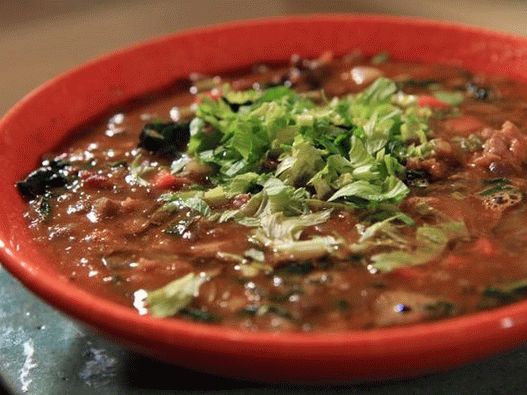 Foto do prato - Sopa de lentilha com salsichas e repolho
