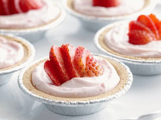 Foto do prato - cheesecakes de morango servidos sem assar